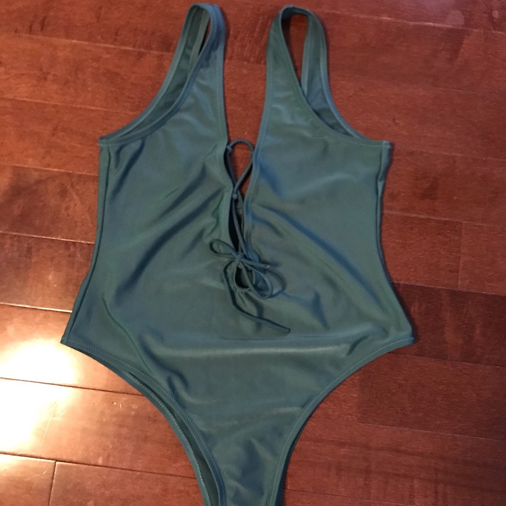NWOT ONE PIECE
